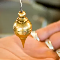 Ilustración de péndulo para radiestesia